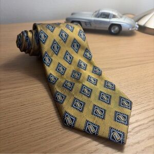 Elegant Gold Joseph A. Bank Executive Collection Patterned Men's Tie